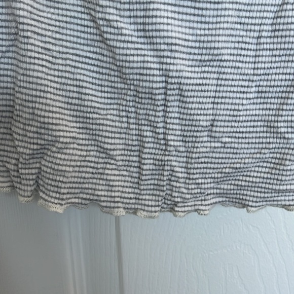 American Eagle Ruffle Cropped Tank - Picture 4 of 4